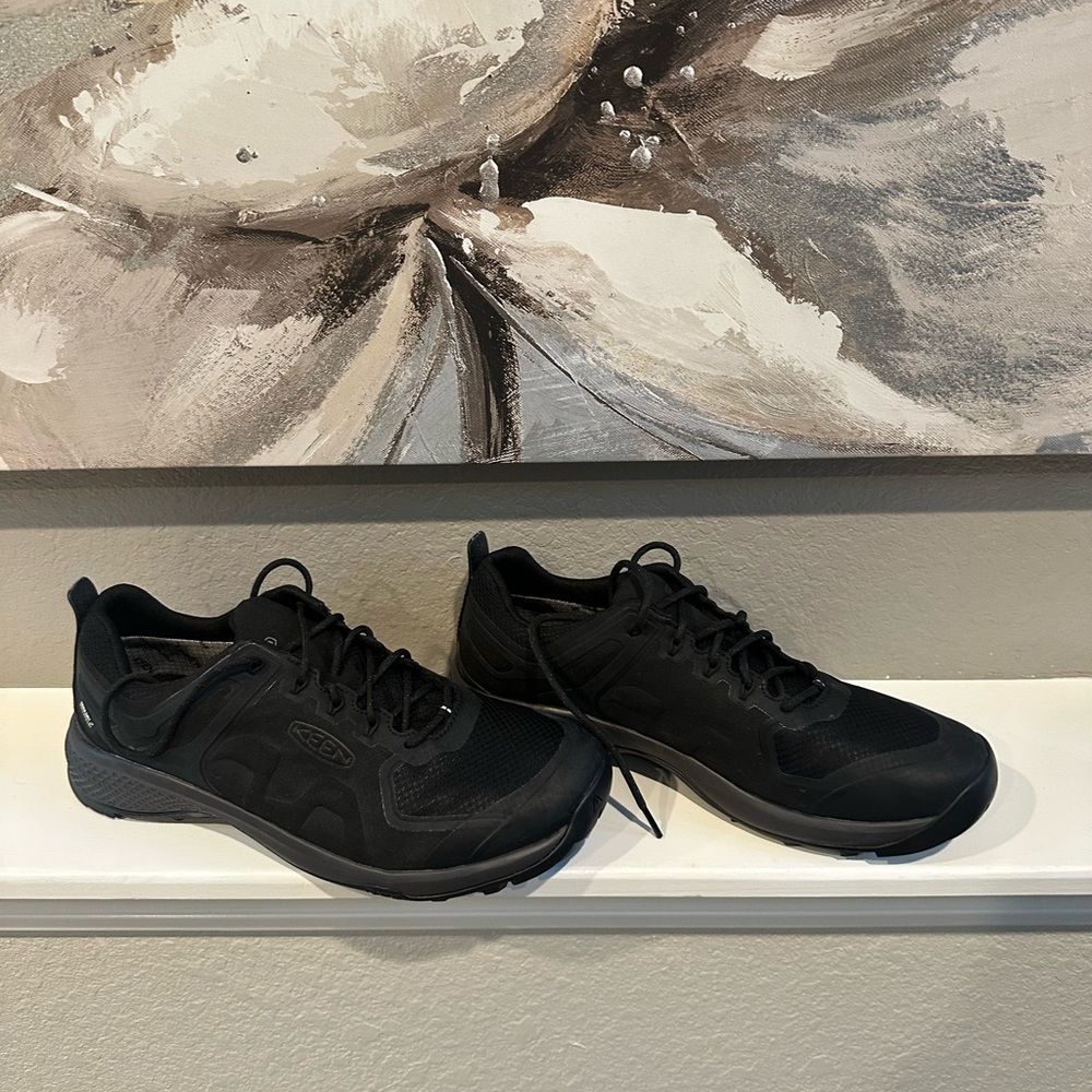 Keen Black Athletic Shoes with Breathable Mesh and Rubber Sole